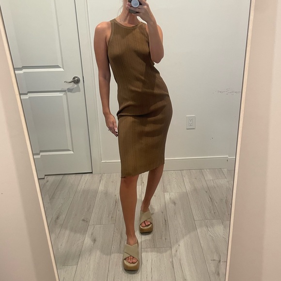 Toteme Seamless Ribbed Dress - Picture 5 of 16